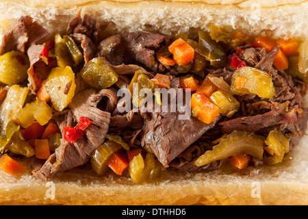 Ricca Carne bovina italiana sandwich con Hot Giadanarra Peperoni Foto Stock