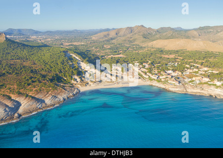 Maiorca costa nordest. Cala Mesquida beach resort e nella zona di Artà. Vista aerea. Isole Baleari, Spagna Foto Stock