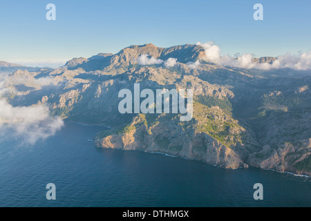 Sera vista aerea di Maiorca la costa nord-occidentale e colline Tramuntana. Puig Major picco. Area Escorca. Isole Baleari, Spagna Foto Stock