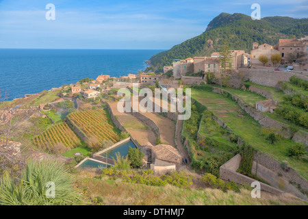 Villaggio di Banyalbufar. Terrazze di coltivazione per ottimizzare l'acqua piovana. Montagne Tramuntana. Maiorca, isole Baleari, Spagna Foto Stock