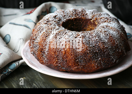 Tradizionali di cioccolato artigianale Marble Cake - Gugelhupf Foto Stock