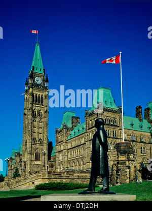 Il blocco centrale degli edifici del Parlamento mostra la Torre della Pace, Ottawa, Ontario, Canada Foto Stock