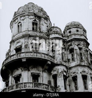 Esplanade Mansions in Kolkata Calcutta nel Bengala Occidentale in India in Asia del Sud. Alloggiamento della casa diroccata vetustà Mansion Viaggi di architettura Foto Stock