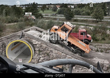 Unimog sulla pista di prova presso il Museo Unimog Germania Gaggenau Foto Stock