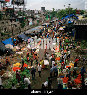 Mullick Ghat il mercato dei fiori in Kolkata Calcutta nel Bengala Occidentale in India in Asia del Sud. Malik Mallick mercati commercio Reportage fiori città urbana Travel Foto Stock