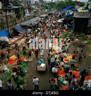 Mullick Ghat il mercato dei fiori in Kolkata Calcutta nel Bengala Occidentale in India in Asia del Sud. Malik Mallick mercati commercio Reportage fiori città urbana Travel Foto Stock