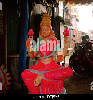 Divinità indù in Kumartuli Kumortuli in Calcutta Kolkata nel Bengala Occidentale in India in Asia del Sud. La religione dei religiosi Arte Scultura Storia Travel Foto Stock