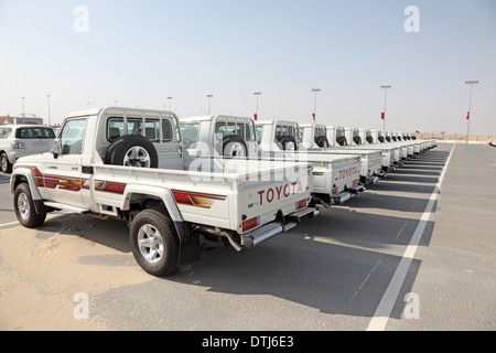 Nuovo di zecca Toyota Land Cruiser Pick-up come premio per la corsa di cammelli vincitori n Doha in Qatar Foto Stock