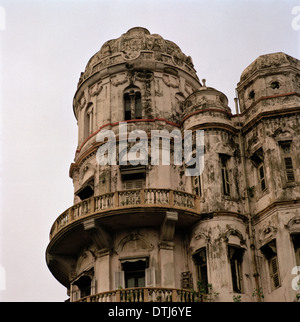 Esplanade Mansions in Kolkata Calcutta nel Bengala Occidentale in India in Asia del Sud. Alloggiamento della casa diroccata vetustà Mansion Viaggi di architettura Foto Stock