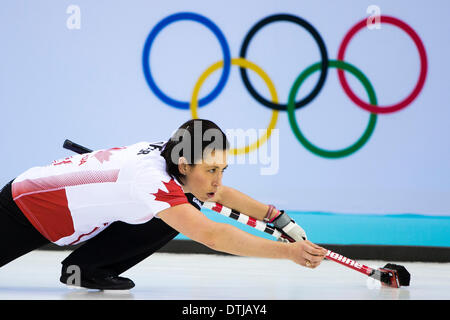 Sochi, Krai Krasnodar, Russia. 19 feb 2014. Del Canada Jill officer durante la semifinale di donne del Curling concorrenza tra Gran Bretagna e Canada dal cubo di ghiaccio del centro di Curling, costiere Clustre - XXII Giochi Olimpici Invernali Credito: Azione Sport Plus/Alamy Live News Foto Stock