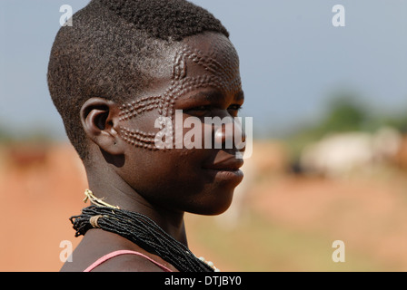 Uganda Karamoja Kotido, popolo Karimojong, pastorale tribù, la donna con la faccia scarification Foto Stock