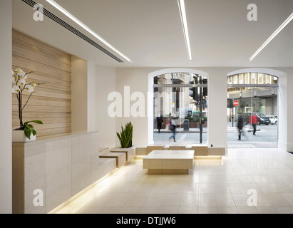 Area di ricevimento di edificio commerciale, King Street, Leeds, Yorkshire. Foto Stock