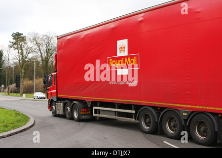 Un carrello che viaggia lungo una strada a Coulsdon, Surrey, Inghilterra Foto Stock