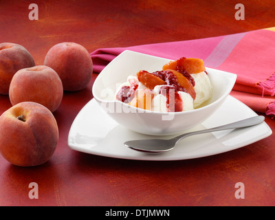 Pesca Melba Foster American gelato dessert Foto Stock