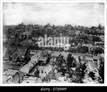 Una vista panoramica di Bunker Hill nel centro di Los Angeles, che mostra Hill Street tra la 2a e la 3a strada, presa dalla City Hall Tower intorno al 1890-1900. Foto Stock