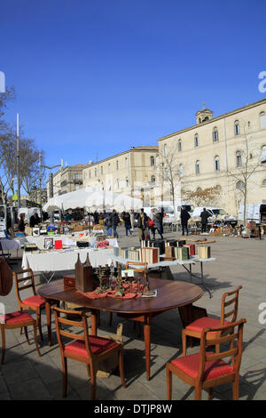 Montpellier, Francia, 19 febbraio 2014. Piano Cabane, antichi Brocante mercato ogni mercoledì in piazza © Digitalman/Alamy Live News Foto Stock