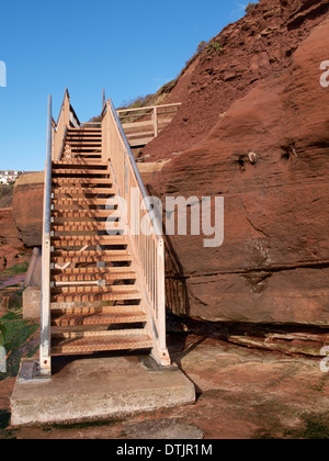 Gradini di metallo fino le scogliere a Orcombe Point, Exmouth, Devon, Regno Unito Foto Stock