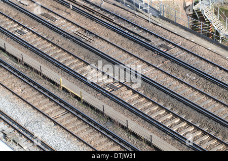 Le vie di Londra a Brighton linea ferroviaria appena fuori la stazione di Victoria Foto Stock