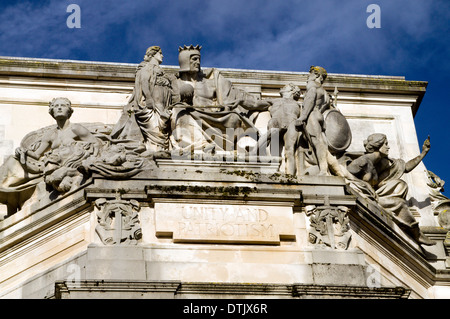 Unità e il patriottismo, scultura, Municipio di Cardiff, Cathays Park, Cardiff, Galles del Sud, Regno Unito. Foto Stock