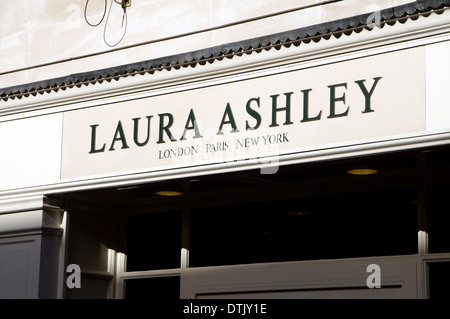 Laura Ashley shop, Queen Street, Cardiff, Galles. Foto Stock