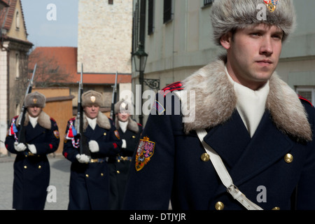 Cambio della guardia al Palazzo Presidenziale, è uno spettacolo colorato per chi ama questo tipo di evento. La modifica Foto Stock