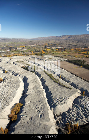 Earnscleugh storica Gold dragare il recupero, nelle vicinanze Alexandra di Central Otago, South Island, in Nuova Zelanda - aerial Foto Stock