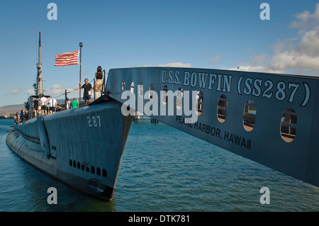 I turisti a bordo della USS Bowfin Submarine, Pearl Harbor, Oahu, Hawaii Foto Stock