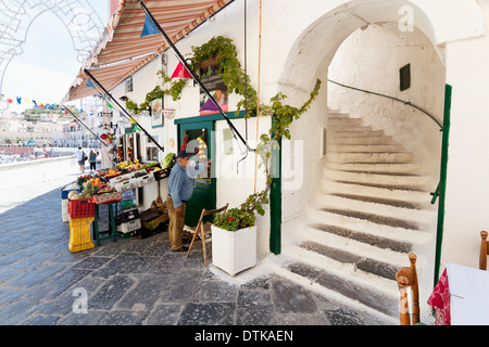 Passeggiata Shopping di Ponza Foto Stock