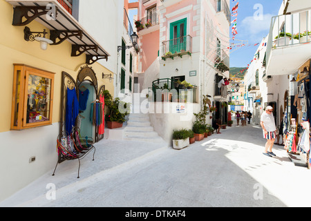 Passeggiata Shopping di Ponza Foto Stock