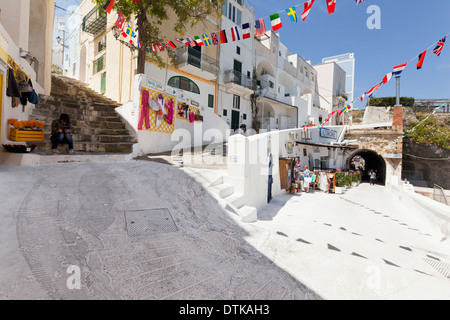 Passeggiata Shopping di Ponza Foto Stock