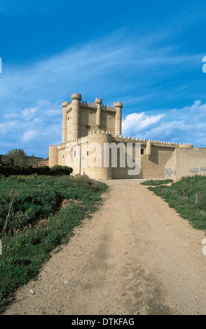 Spagna. Castiglia e Leon. Il castello di Fuensaldana. Costruito nel XV secolo da Don Alonso Perez de vivaio, Conte di Fuensaldana. Foto Stock