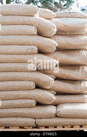 Cumulo di pile di pellet di Pino - immagine di stock Foto Stock