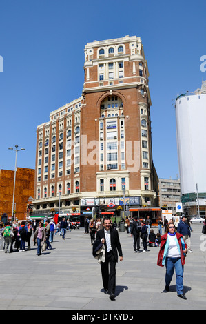 Madrid, Spagna. Gran Via / Plaza de Callao. Palacio de la Prensa (Pedro Muguruza; 1928) Foto Stock