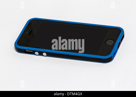 Un Apple iPhone 5S nello spazio grigio in blu e nero caso. Foto Stock