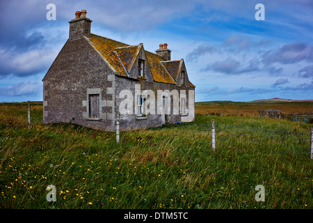 Una vecchia fattoria abbandonata su South Uist nelle Ebridi Esterne, Scotland, Regno Unito. Foto Stock