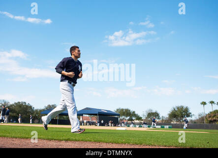 Tampa, Florida, Stati Uniti d'America. 15 feb 2014. Masahiro Tanaka (Yankees) MLB : Masahiro Tanaka dei New York Yankees rus durante il primo giorno del team della molla del baseball training camp a George M. Steinbrenner Field a Tampa, Florida, Stati Uniti . © Thomas Anderson/AFLO/Alamy Live News Foto Stock