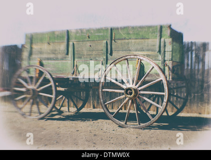 Antique wild west Pioneer carro con il rumore e grunge texturing. Foto Stock