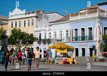 Il Brasile, Bahia, Salvador, la più antica città del Brasile. Pelourinho (Città Vecchia) UNESCO - Sito Patrimonio dell'umanità. Tipica scena di strada Foto Stock