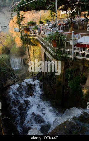 Ristorante Waterside Harbiye vicino Antakya Hatay Provincia sud est della Turchia Foto Stock