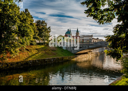 Capitale slovena con la gioventù armonia il fascino e la bella architettura Foto Stock