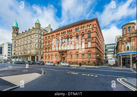 Richardson & Owden's Warehouse progettato da W. H. Lynn. Donegall Square North (rivolto verso il Municipio), Belfast, Irlanda del Nord. 1869 Foto Stock