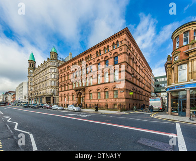 Richardson & Owden's Warehouse progettato da W. H. Lynn. Donegall Square North (rivolto verso il Municipio), Belfast, Irlanda del Nord. 1869 Foto Stock