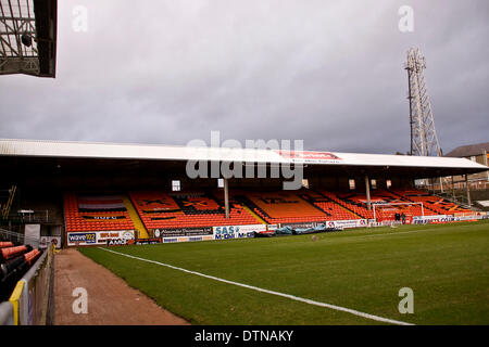 Dundee, Scotland, Regno Unito. Il 21 febbraio, 2014. Dundee United football al personale di terra e di 'Sky Sport Fotocamera equipaggio' preparare per il live Premier League Scozzese partita di calcio a Tannadice Park tra Dundee United FC e Motherwell FC stasera venerdì 21 febbraio 2014 a Dundee, Regno Unito. Credito: Dundee fotografico / Alamy Live News Foto Stock