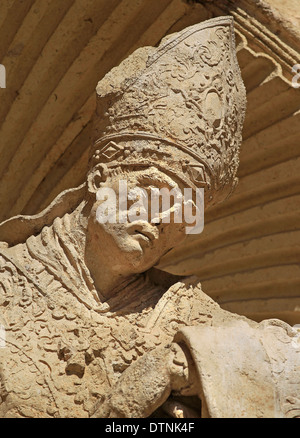 Statua di San Tommaso da Villanova a Castel Gandolfo sulla parete del Metropolita Cattedrale-basilica dell'Assunzione di Nostra Signora di Valencia Foto Stock