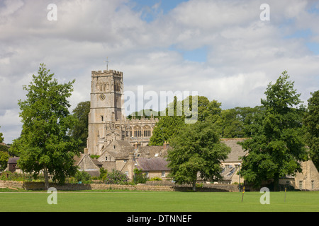 Chiesa di San Pietro e di San Paolo in Cotswolds città mercato di Northleach, Gloucestershire, Inghilterra. In estate (Luglio) 2010. Foto Stock