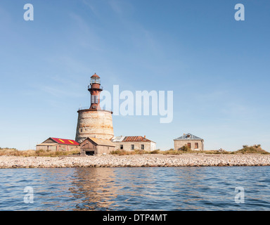 Antico in pietra realizzato faro su un isola conosciuta come Keri in Estonia Foto Stock