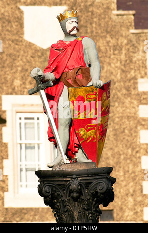 Statua di Llewellyn il grande in Lancaster Square, Conwy, il Galles del Nord. Foto Stock