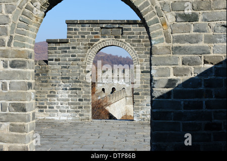 Hushan (Tiger) Montagna Grande Muro. Il capolinea orientale della Grande Muraglia durante la dinastia Ming. Provincia di Liaoning., Cina Foto Stock