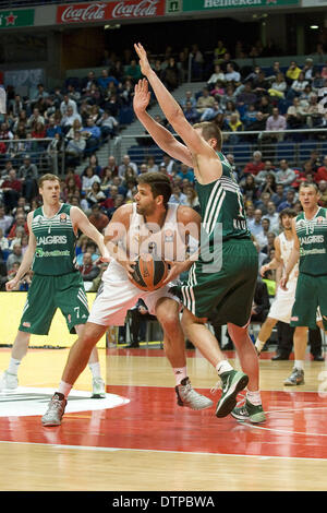 Madrid, Spagna. Il 21 febbraio, 2014. Il giocatore del Real Madrid in azione durante il 2013-2014 Turkish Airlines Euroleague Top 16 Data 7 gioco tra Real Madrid v Zalgiris Kaunas al Palacio Deportes Comunidad de Madrid foto: Oscar Gonzalez/NurPhoto Credito: Oscar Gonzalez/NurPhoto/ZUMAPRESS.com/Alamy Live News Foto Stock