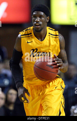 Febbraio 22, 2014 - Amherst, Massachusetts, Stati Uniti - Febbraio 21, 2014; Virginia Commonwealth Rams guard Briante Weber (2) in azione durante il NCAA pallacanestro tra la Virginia Commonwealth montoni e Massachusetts Minutemen a Mullins Center. Massachusetts sconfitto Virginia Commonwealth 80-75. Anthony Nesmith/CSM Foto Stock